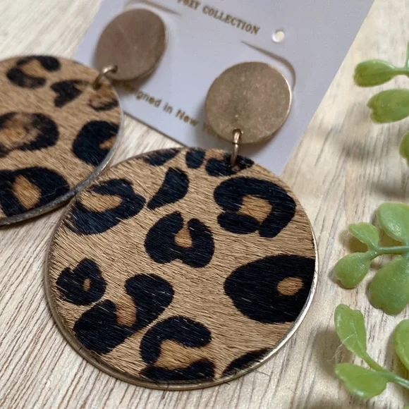 🎉HP🎉 V Foxy Collection Leopard Print Earrings 💗 Gold Brown & Black - Picture 5 of 9